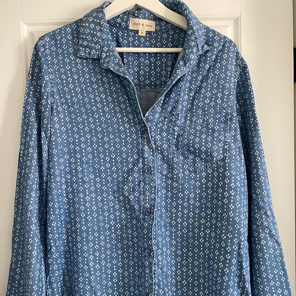 NWOT Cloth & Stone Medium Blue Chambray Blouse Size Small - Picture 1 of 5